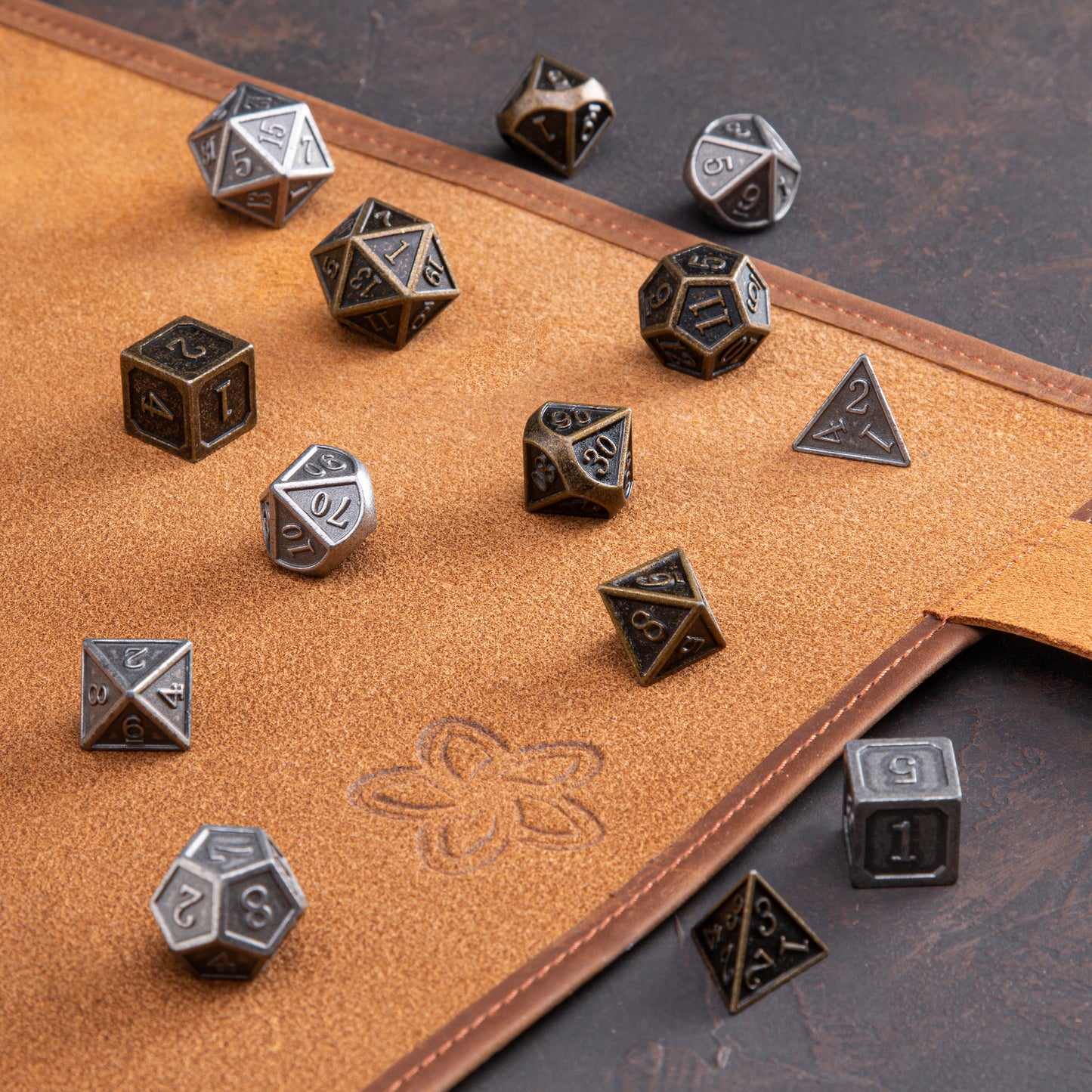 Roll Up RPG Dice Mat including Bronze + Iron metal set - Tobacco