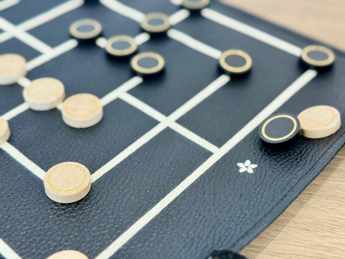 Nine Men's Morris Set - Roll-up Leather Board