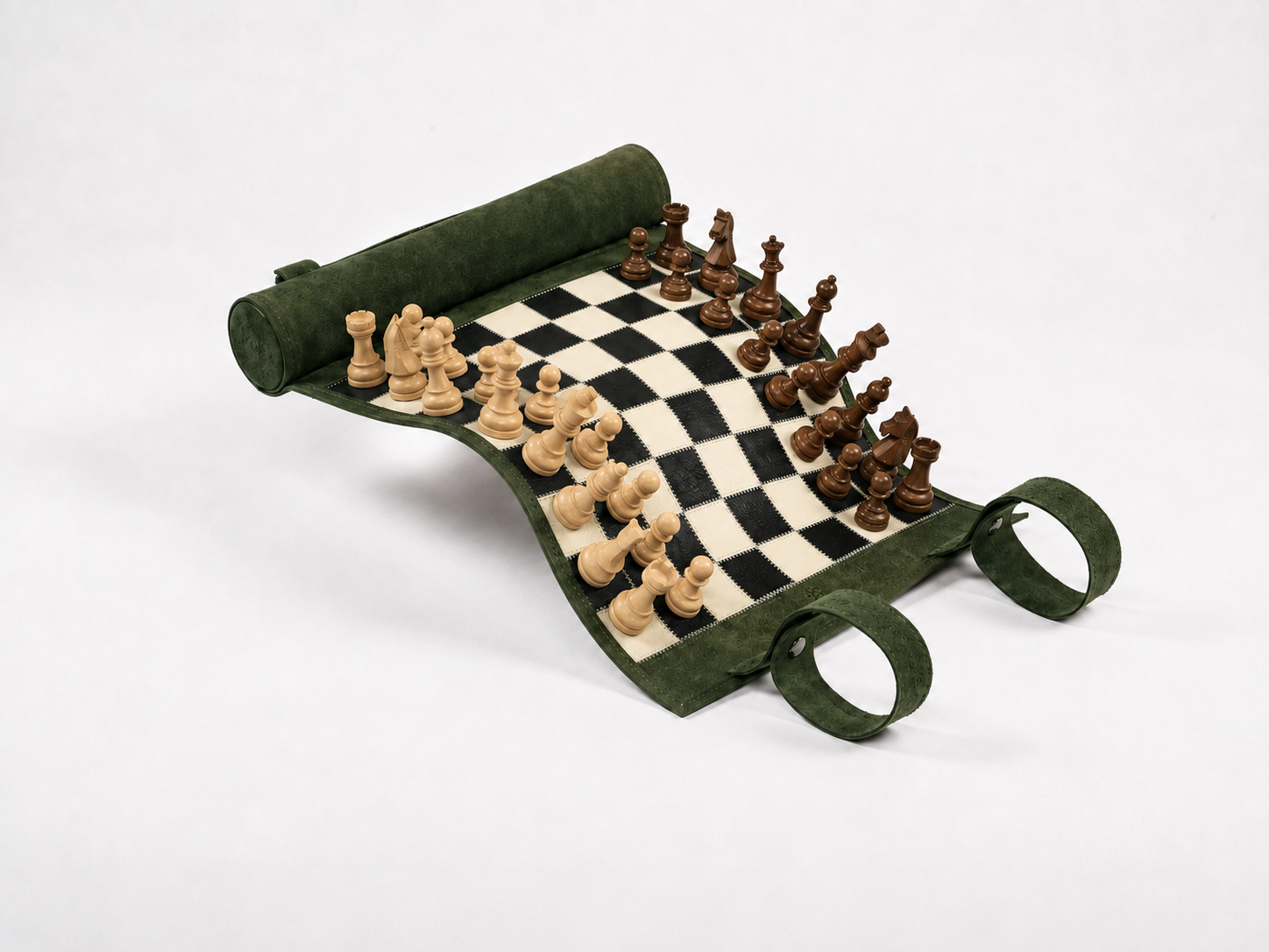 Open Genève magnetic leather chess set with handcrafted wooden chess pieces