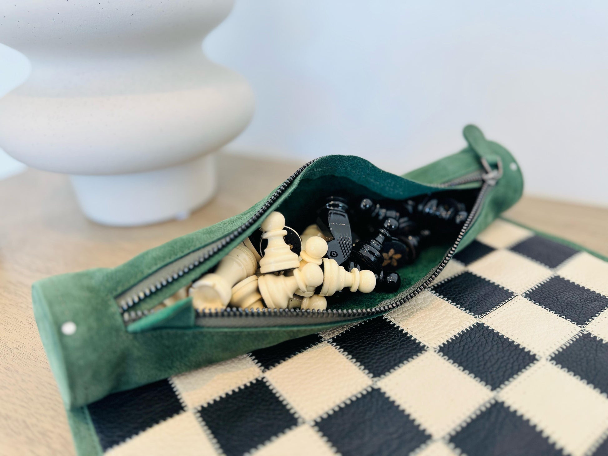 Genève magnetic leather chess set with integrated leather storage compartment