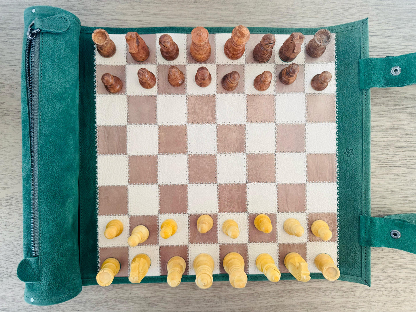 Top view of the Grande Dame magnetic leather chess board