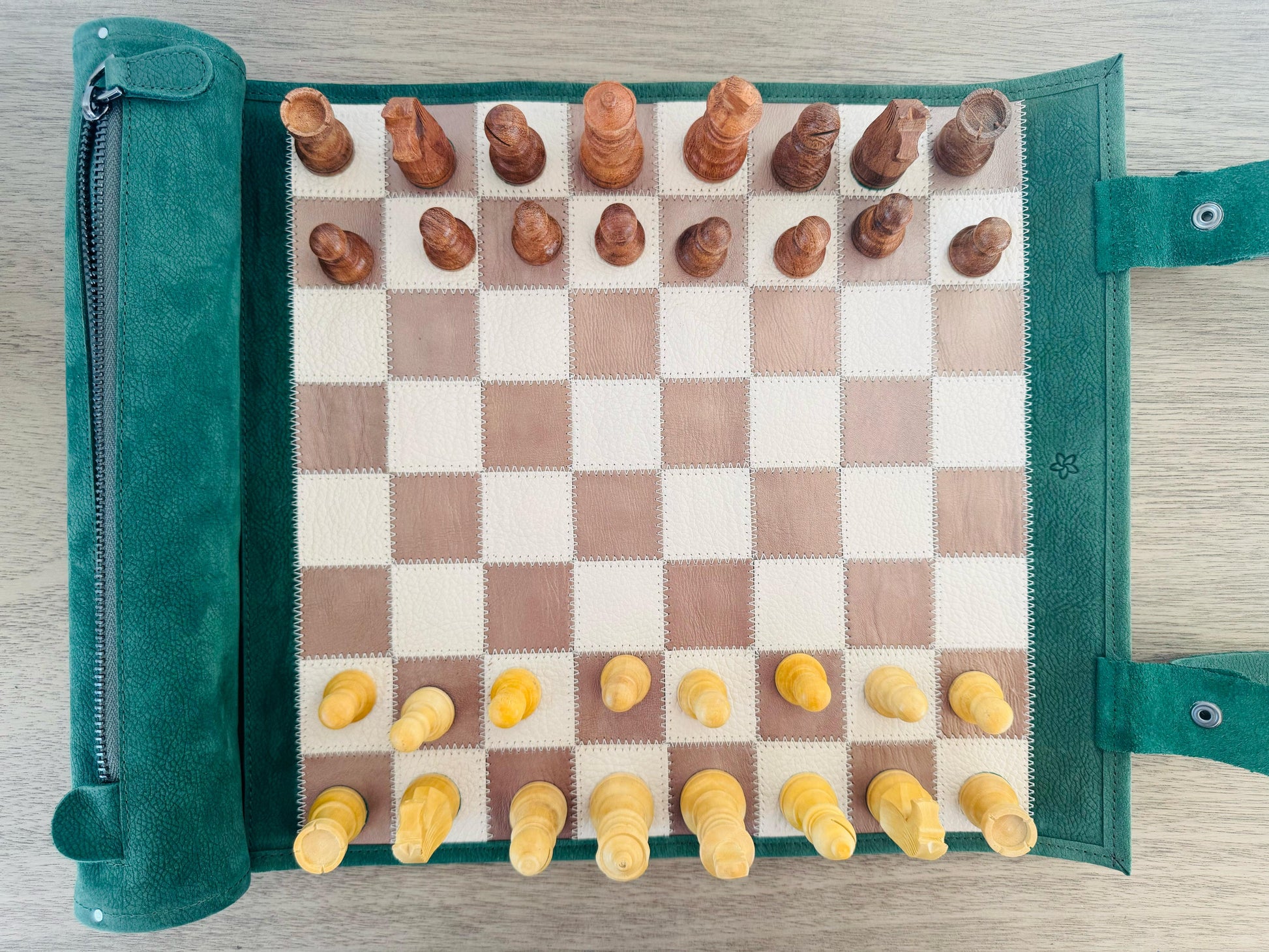 Top view of the Grande Dame magnetic leather chess board
